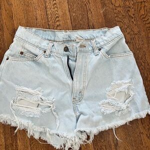Levi’s 560 Super High Rise Lightwash Distressed Denim Jean‎ Shorts Size 29